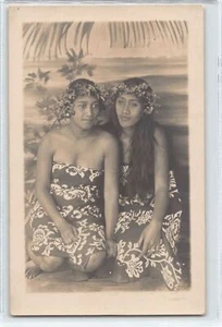 TAHITI - Femmes Polynésiennes - CARTE PHOTO Tampon à sec J. Atem, Tahiti - Picture 1 of 2