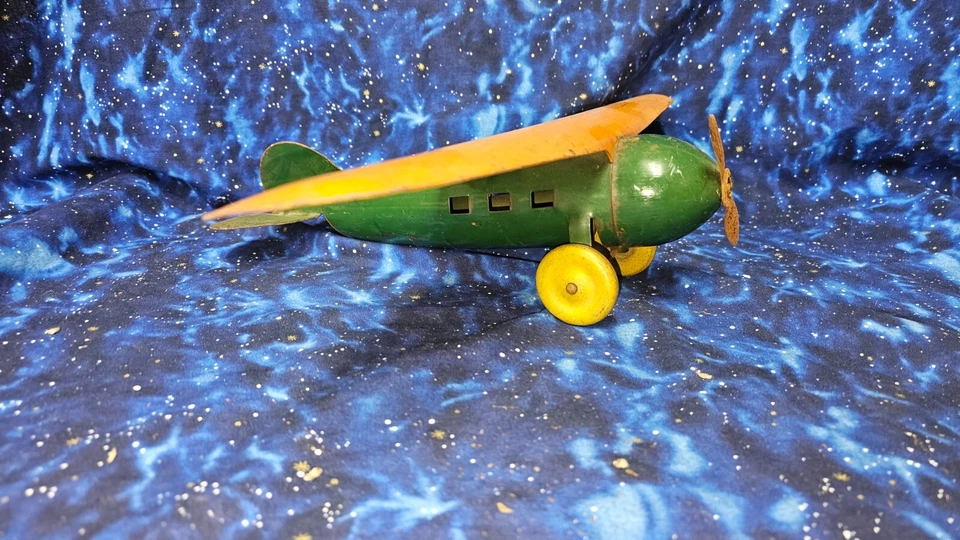 Avión de juguete de acero prensado Wyandotte Lockheed Vega de la década de 1930 modelo de envergadura de 18" Foto 1 de 4