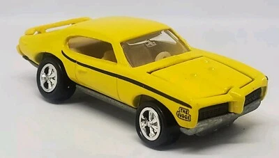 Pontiac GTO Judge 1994 Johnny Lightning 1969 capó de apertura amarillo suelto Foto 1 de 4