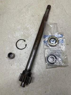 Allis Chalmers 620 Powermax Tractor Rear PTO Transaxle Interior Drive Shaft - Image 1 of 4