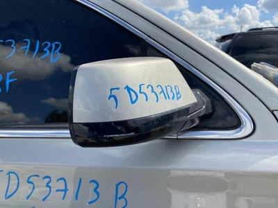 Espejo retrovisor derecho usado se adapta a: Chevrolet Suburban 1500 2015 eléctrico con intermitente operativo Foto 1 de 4