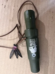Primos Raspy Coaxer Predator Call con cordón de cuero - Imagen 1 de 3