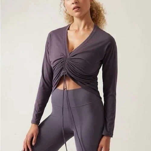 Top Athleta Crossover Acanalado Púrpura Anochecer Talla Mediana Manga Larga Cuello en V Foto 1 de 4
