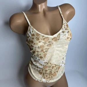 Top cami de malla floral transparente Y2K XS beige retazos acanalados hadas cabaña coqueta - Imagen 1 de 12