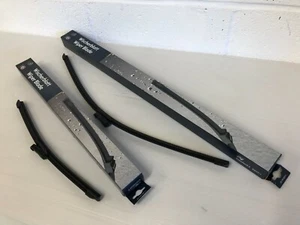 VAUXHALL CROSSLAND X 2017 ON PAIR OF FRONT WINDSCREEN WIPER BLADES GENUINE PARTS - Picture 1 of 7