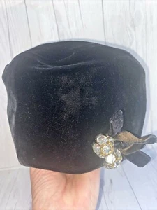 Vintage Black Velvet Hat With Crystals By Leslie James In California 1950s - Picture 1 of 12