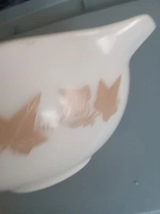 Pyrex Vintage Sándalo Blanco con Hojas Tostadas Patrón 7 en Cuenco Ancho - Imagen 1 de 4