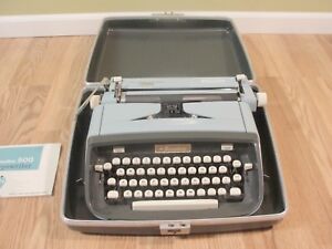 Machine à écrire portable manuelle vintage Signature 500 MONTGOMERY WARD modèle 8004