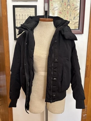 MUJERES Lululemon “Winter Warrior” Chaqueta Bomber Corta Plumón de Ganso Talla PEQUEÑA (NEGRA) Foto 1 de 4