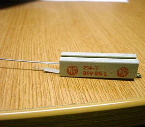 KT214-7-3R9 (Resistencia al disyuntor vertical) 3R9 (Vitrohm 2,5 vatios) - Imagen 1 de 1