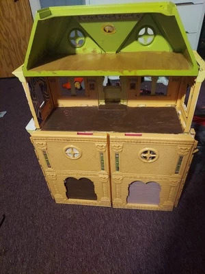 Casa de muñecas grande vintage de 3 pisos 5 habitaciones 25 pulgadas de alto por 24 pulgadas de ancho Foto 1 de 3