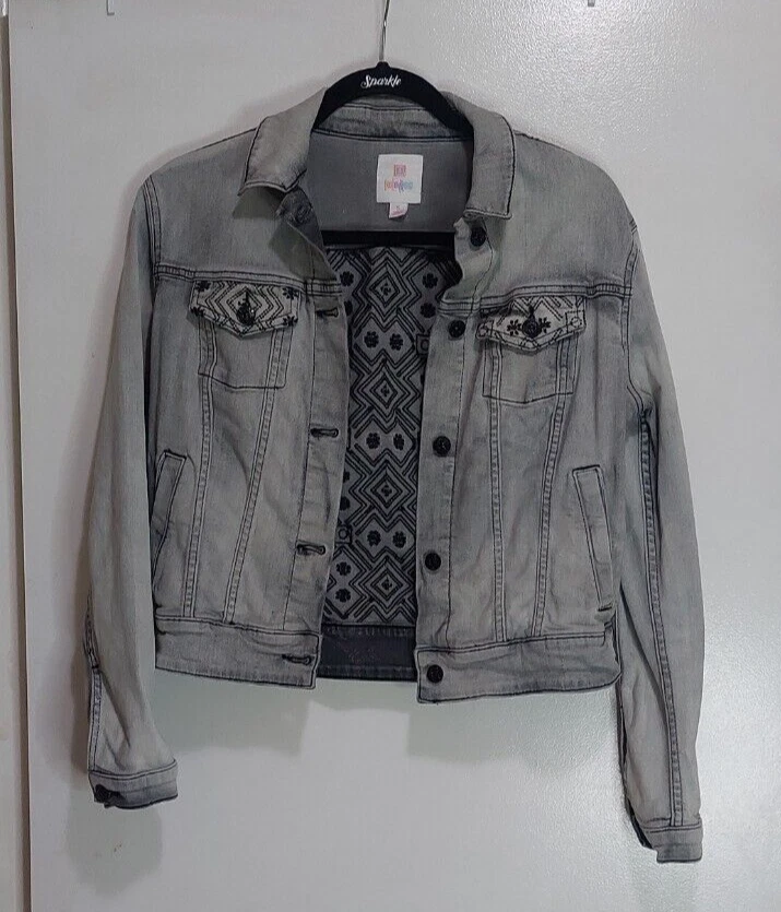Chaqueta vaquera corta para mujer talla S Lularoe gris claro con bordado negro Foto 1 de 4