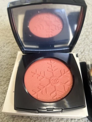 Rubor CHANEL Les Beiges Healthy Glow CORAIL GIVRÉ - Edición limitada. Foto 1 de 4