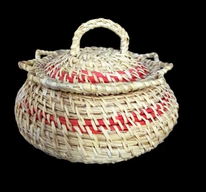 Vtg. Tohono O' Odom Yucca/Buffalo Grass w/ Red Accents Lidded Handled Basket 4” - Picture 1 of 3