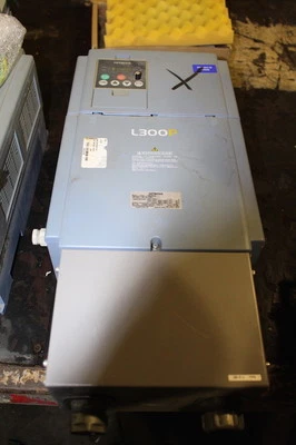 HITACHI L300P-185HFU2 18.5/25 KW/HP FREQUENCY DRIVE - Image 1 of 2
