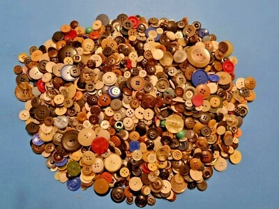 1250g Knöpfe Konvolut Sammlung Mix - verschiedene Größen und Farben - Bild 1 von 2