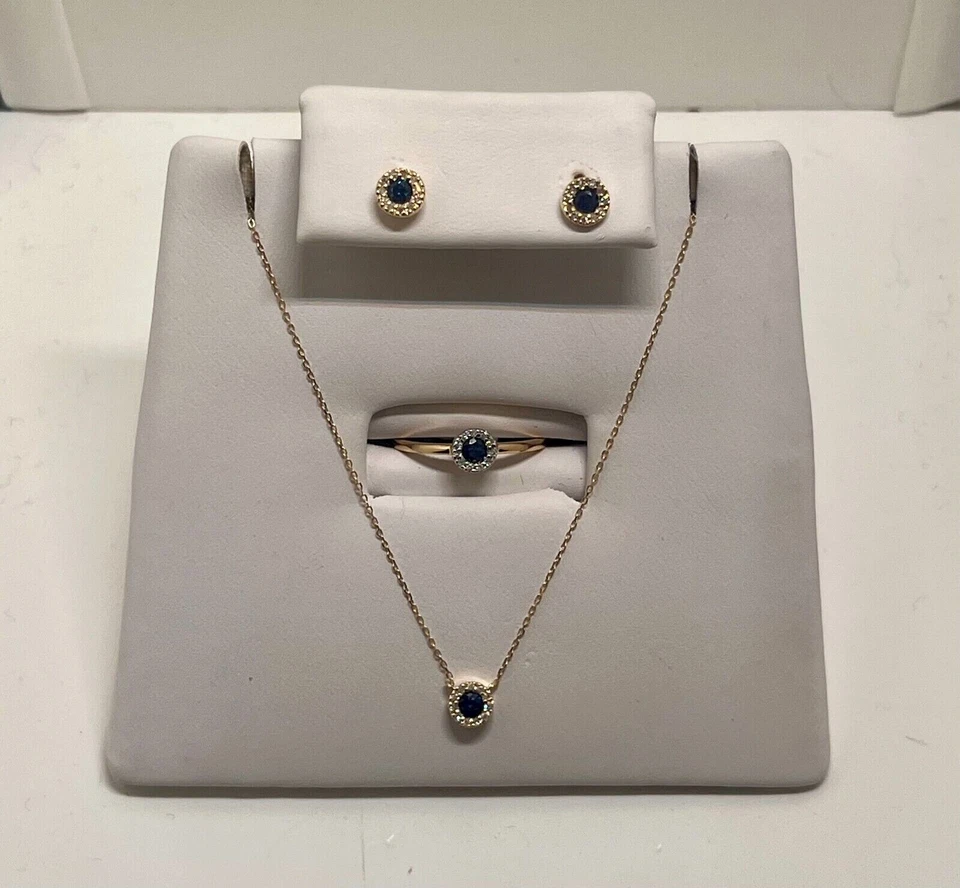 Juego de joyas de diamantes naturales y zafiros de oro de 14k (collar, anillo y pendientes) Foto 1 de 1