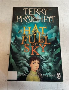 Terry Pratchett A Hat Full of Sky (Paperback) Tiffany Aching - Picture 1 of 8