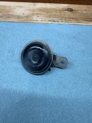 2004-2008 YAMAHA YZF R1 SINAL DE BUZINA FABRICANTE DE EQUIPAMENTO ORIGINAL - Imagem 1 de 3