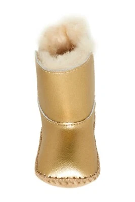 Ugg 澳大利亚新生儿婴儿 0-6 个月金色 Cassie 金属靴 — 第 1/3 张图片