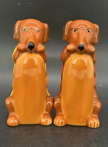 Hot Dog Wieners Dachshund Salt Pepper Shaker Dogs In Ketchup Mustard Buns  BN21 - Picture 1 of 6