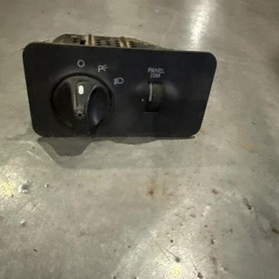 Interruptor de faros Ford Super Duty F250 F350 Foto 1 de 2