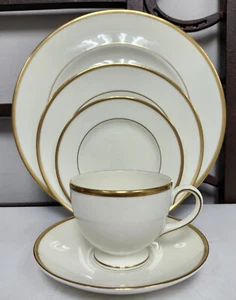 WEDGWOOD Fine Bone China MAJESTY GOLD 5-Pc Set Never Used BRAND NEW - Picture 1 of 3