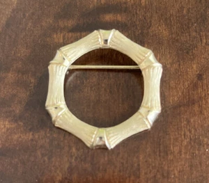 Avon Brooch Vintage Gold Tone Bamboo Circle 1960's Signed Pin - Picture 1 of 9