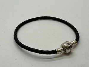 Auténtica pulsera de cuero individual negra Pandora Moments cierre de barril 925 ALE. - Imagen 1 de 4