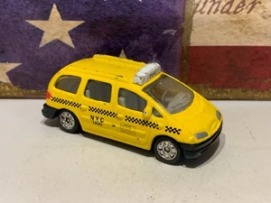 GOLDEN WHEELS 1996 FORD GALAXIE VAN, YELLOW, NYC TAXI,1:64 LOOSE - Picture 1 of 6