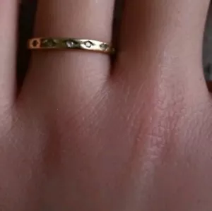 Anillo/banda de eternidad vintage de oro amarillo de 9 quilates y piedra transparente M 1/2 piedras faltantes - Imagen 1 de 4