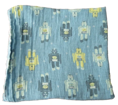 Manta grande para bebé Aden + Anais azul con robots Foto 1 de 4