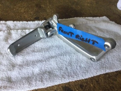 Apoio para os pés dianteiro direito Ducati ST2 ST3 ST4 ST4S FABRICANTE DE EQUIPAMENTO ORIGINAL. - Imagem 1 de 4