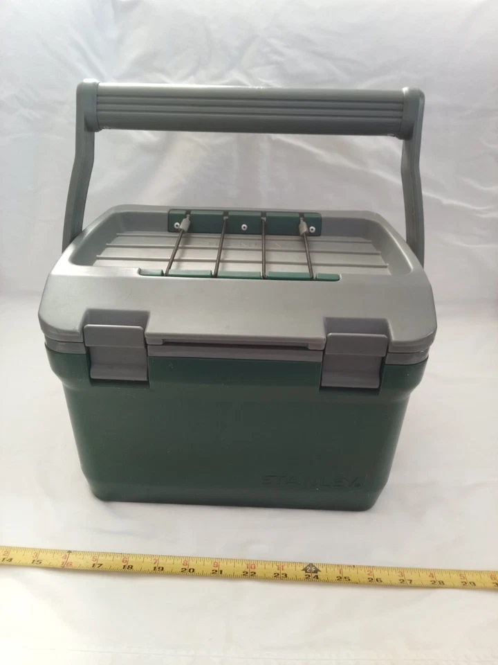 Stanley Adventure Easy Carry 经典风格便携式户外 7 夸脱 6.6L 升 冷藏箱 — 第 1/4 张图片