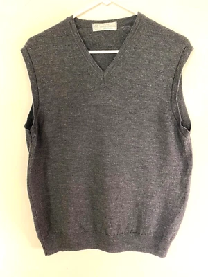 MARKS AND SPENSER MENS LAMBSWOOL HEATHER GRAY LARGE/MEDIUM. See label for size - Image 1 of 4