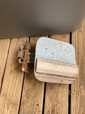 1973 1974 Ford Country Squire Station Wagon Fuel Gas Tank Fill up door flap Foto 1 de 4