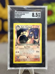 SGC 8,5 NM MT+2000 Pokemon Team Rocket 1° Edizione #4 Dark Charizard Olografico - Foto 1 di 6