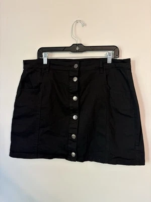 Falda negra casi famosa talla 18 Foto 1 de 3