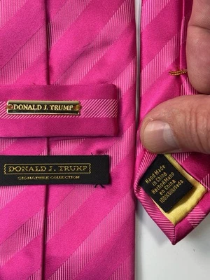 Corbata de diseñador Donald J Trump Signature Collection para hombre de lujo a rayas fushia Foto 1 de 4
