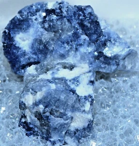 MSH VERY FLUO LW SODALITE HACKMANITE !1 AND 2 CM MONT ST HILAIRE, QUEBEC, CANADA - Bild 1 von 1