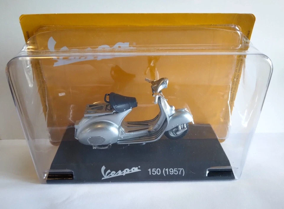 Die Cast Vespa 150 (1957) - Vespa Collection Scale 1/18 - Image 1 of 1