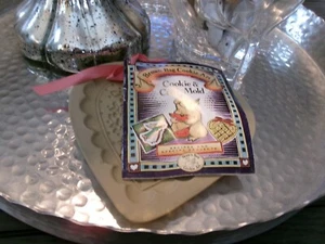 Brown Bag Cookie Art Cookie & Craft Mold With Recipe Booklet 1996 Flower Heart - Picture 1 of 6
