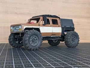 SCX24 Painted Chevy Body 155mm w/ Accessories - Gladiator, Crawler Overland 1/24 - Picture 1 of 18