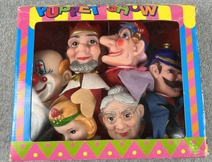 Mini Theater Puppenspiel mit 6 Puppen versiegelt Neu im Karton Familie Kinder Spaß Kartonschaden - Bild 1 von 10