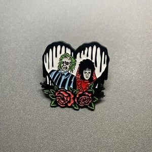 Pin Beetlejuice Lydia Love Heart Roses Emo Goth Movie Fan Fun Work Collectible - Picture 1 of 6