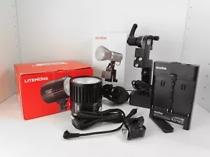 Godox Litemons LC30D Video Daylight LED Light with the ML-AK battery Handle. - Picture 1 of 7