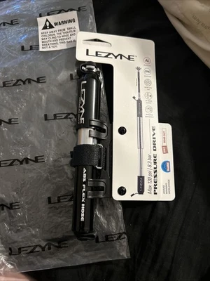 Bomba de mano para bicicleta Lezyne Pressure Drive HP 120 psi plateada y negra nueva Foto 1 de 4