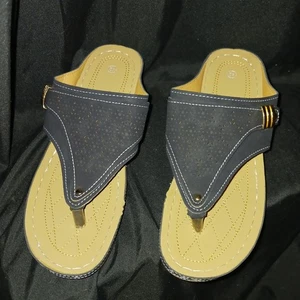 Women's Sz 9 (42) Black & Tan Thong Low Wedge Lightweight Sandals NEW - Picture 1 of 4