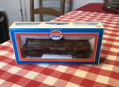 HO Scale Model Power, Single Dome Tank Car, Tootsie Roll, Brown, #8031 - Image 1 of 4