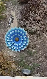 14.2” Large Metal Flower BLUE Daisy Wall Art Décor w/Hanging Hook, New In Box - Picture 1 of 5